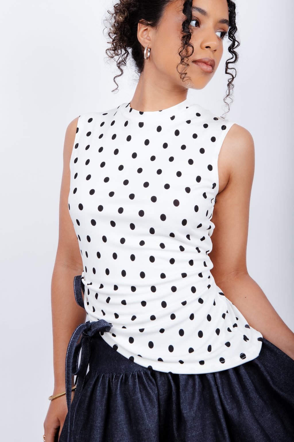 Top à pois sans manches