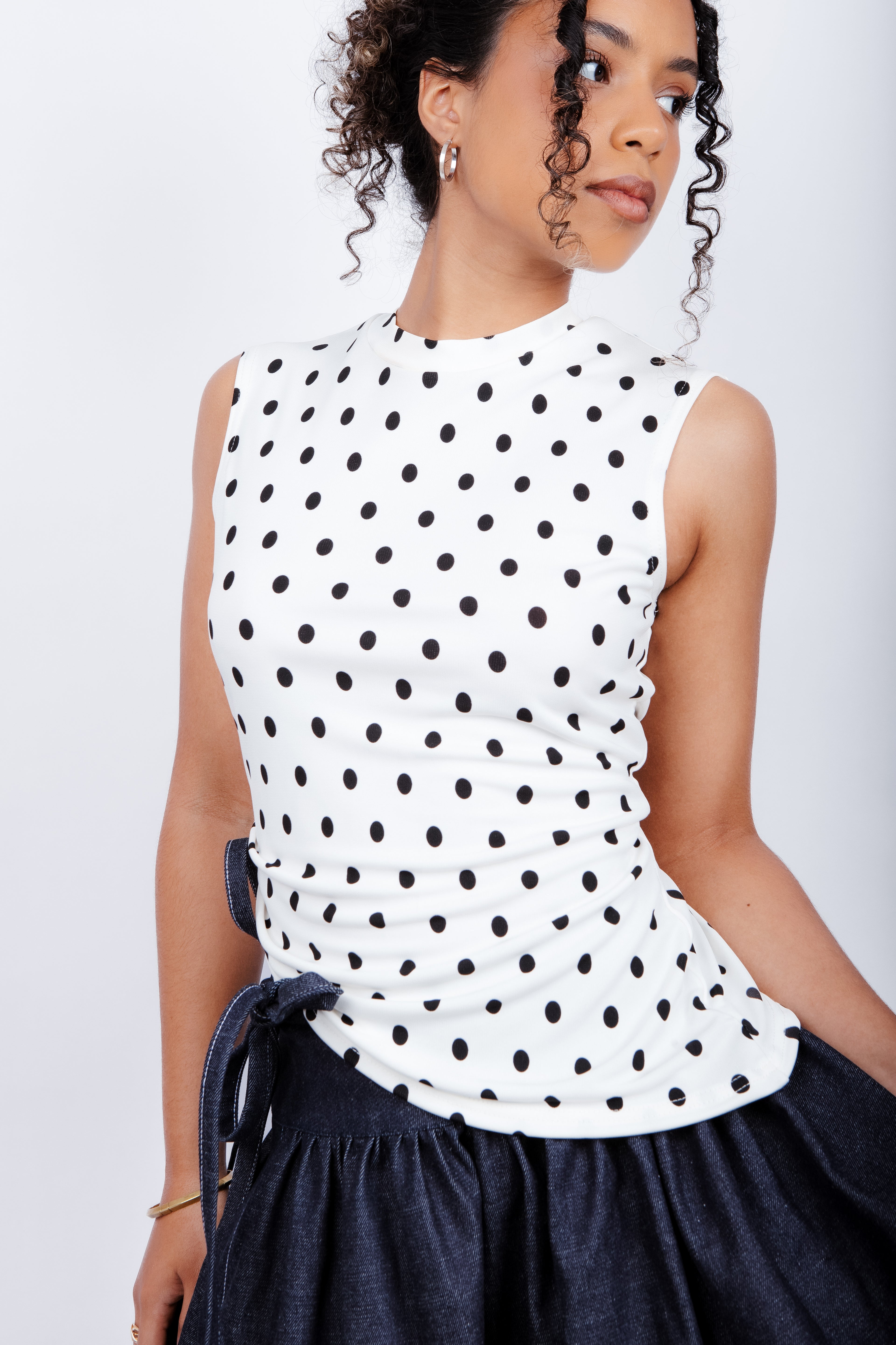 Top à pois sans manches