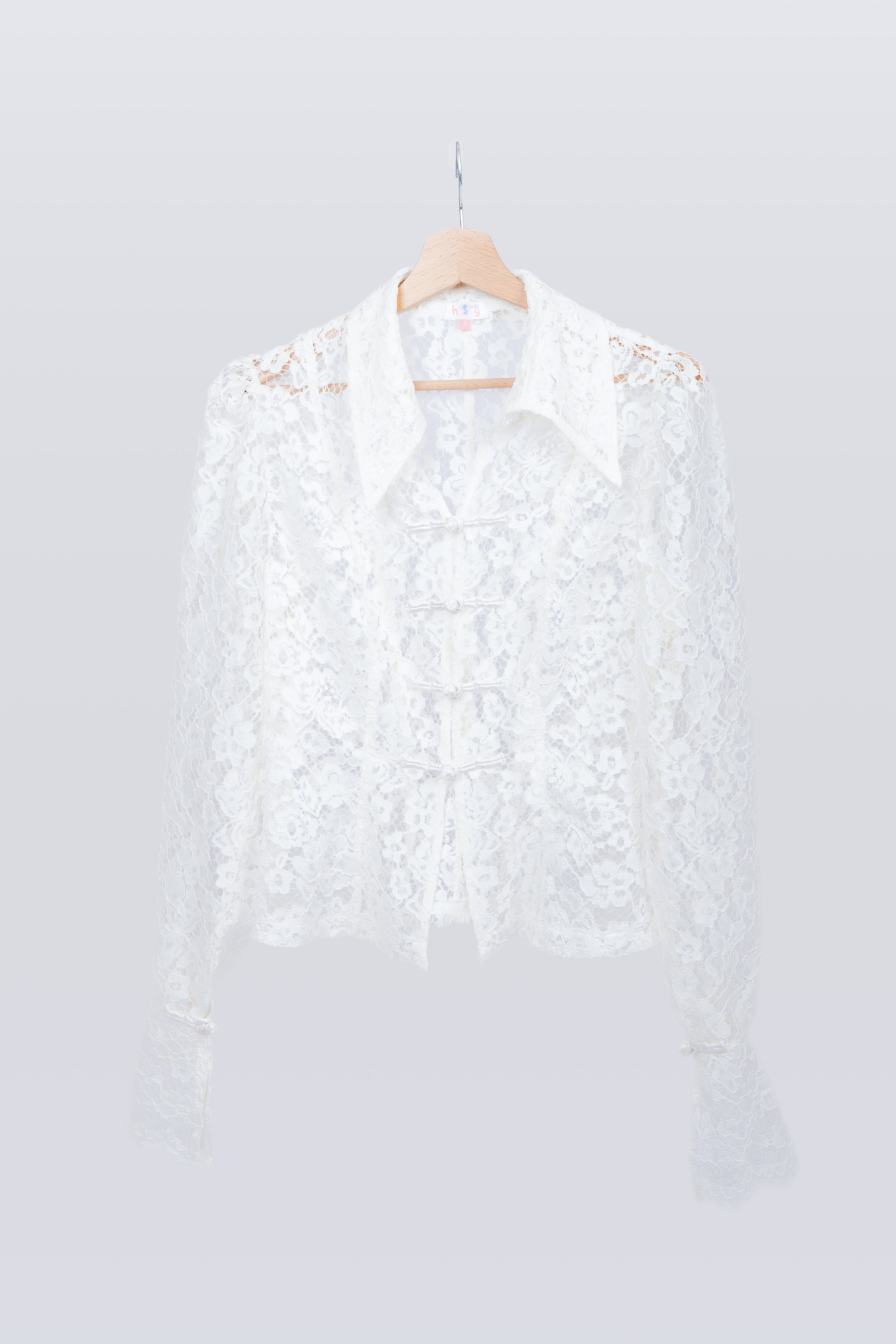 La Chemise en dentelle