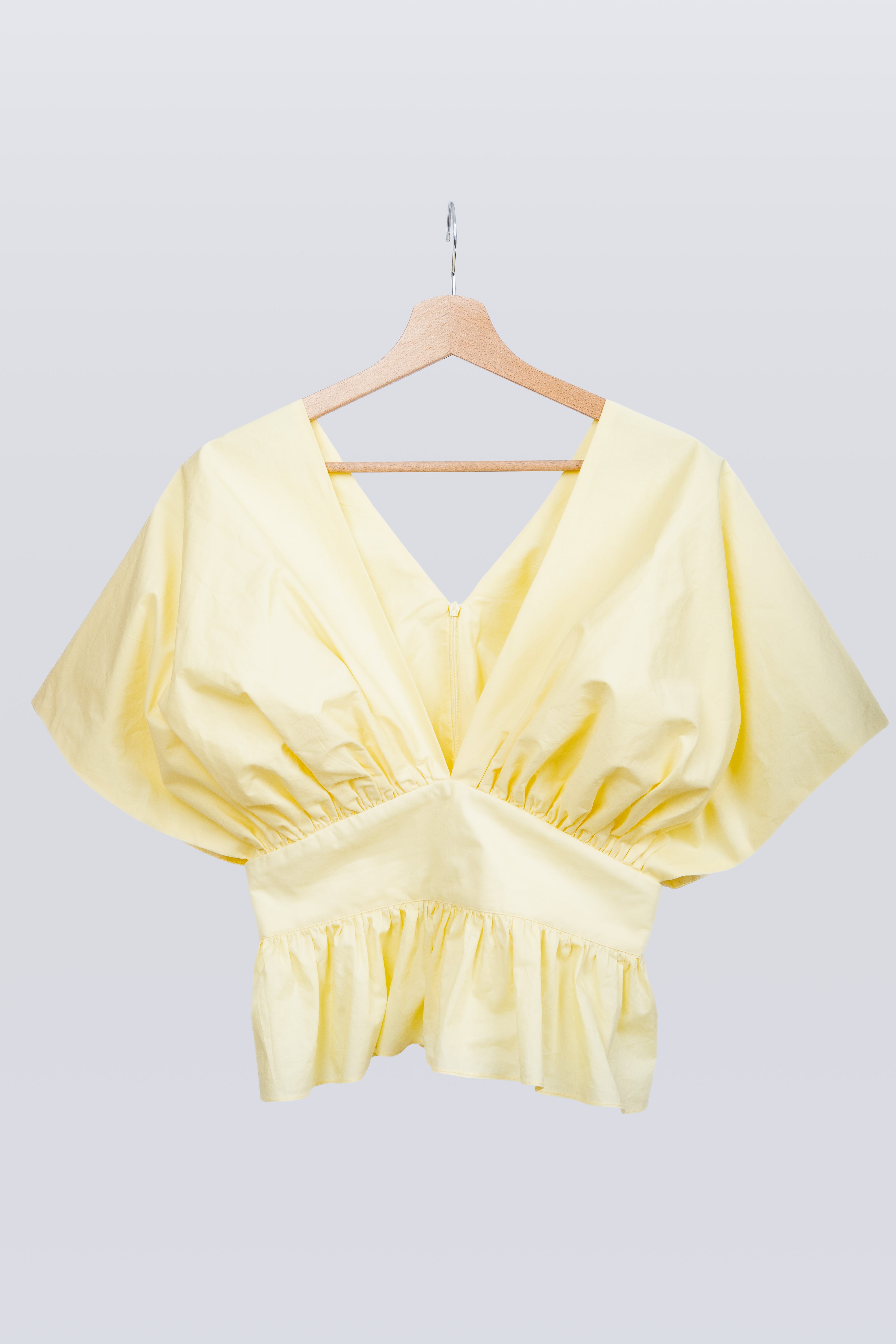 Haut jaune pastel