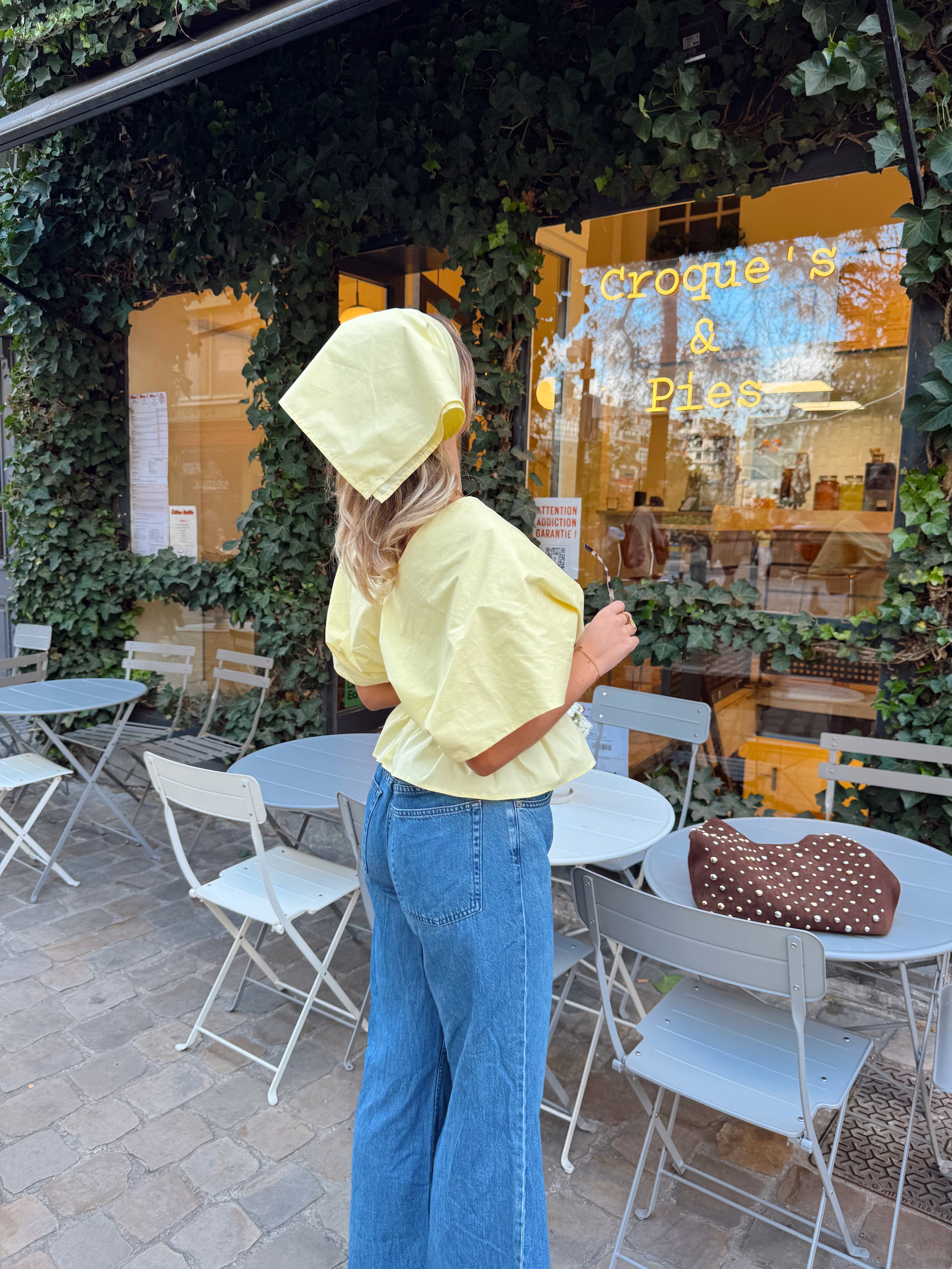Haut jaune pastel