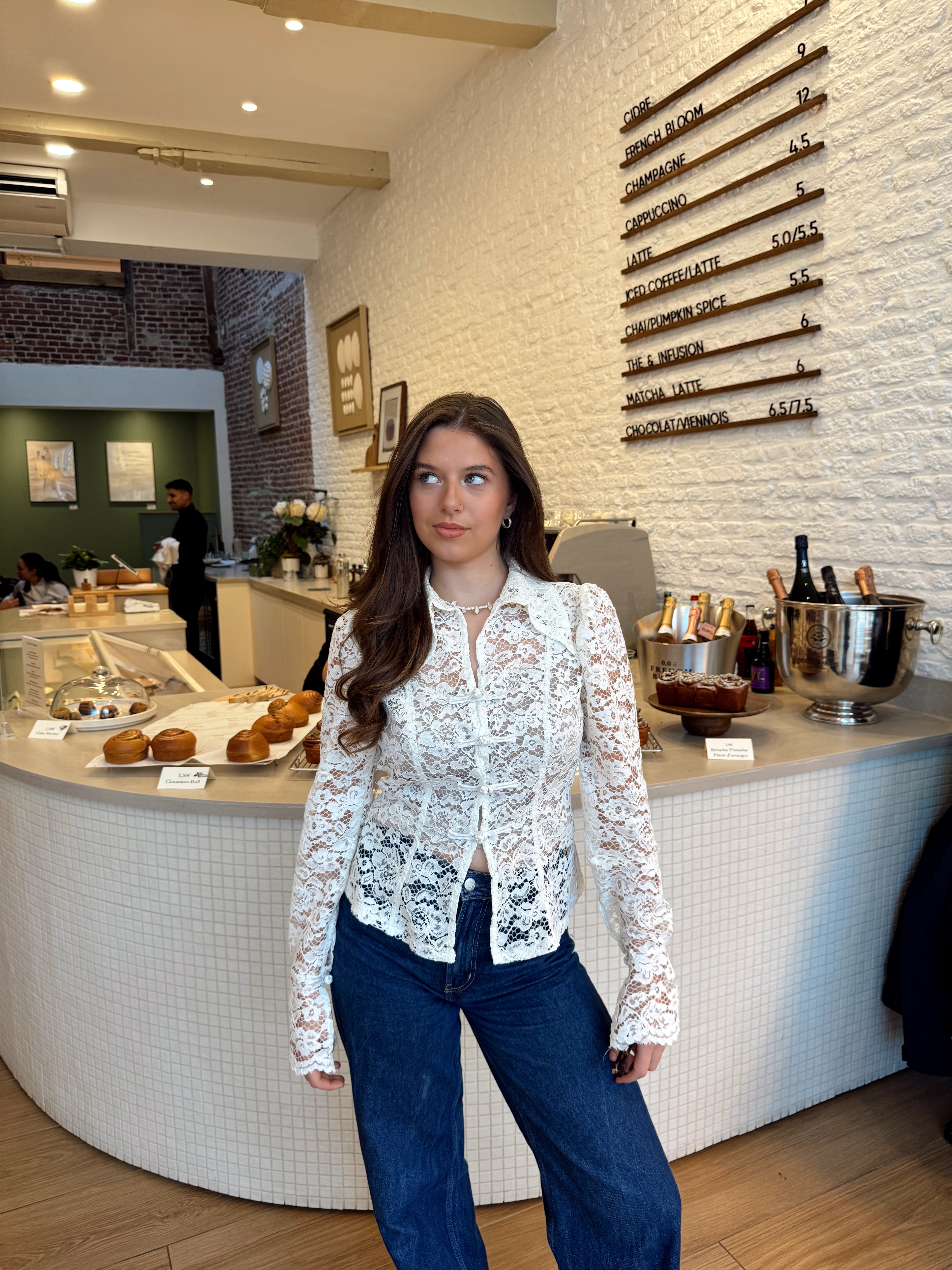 La Chemise en dentelle