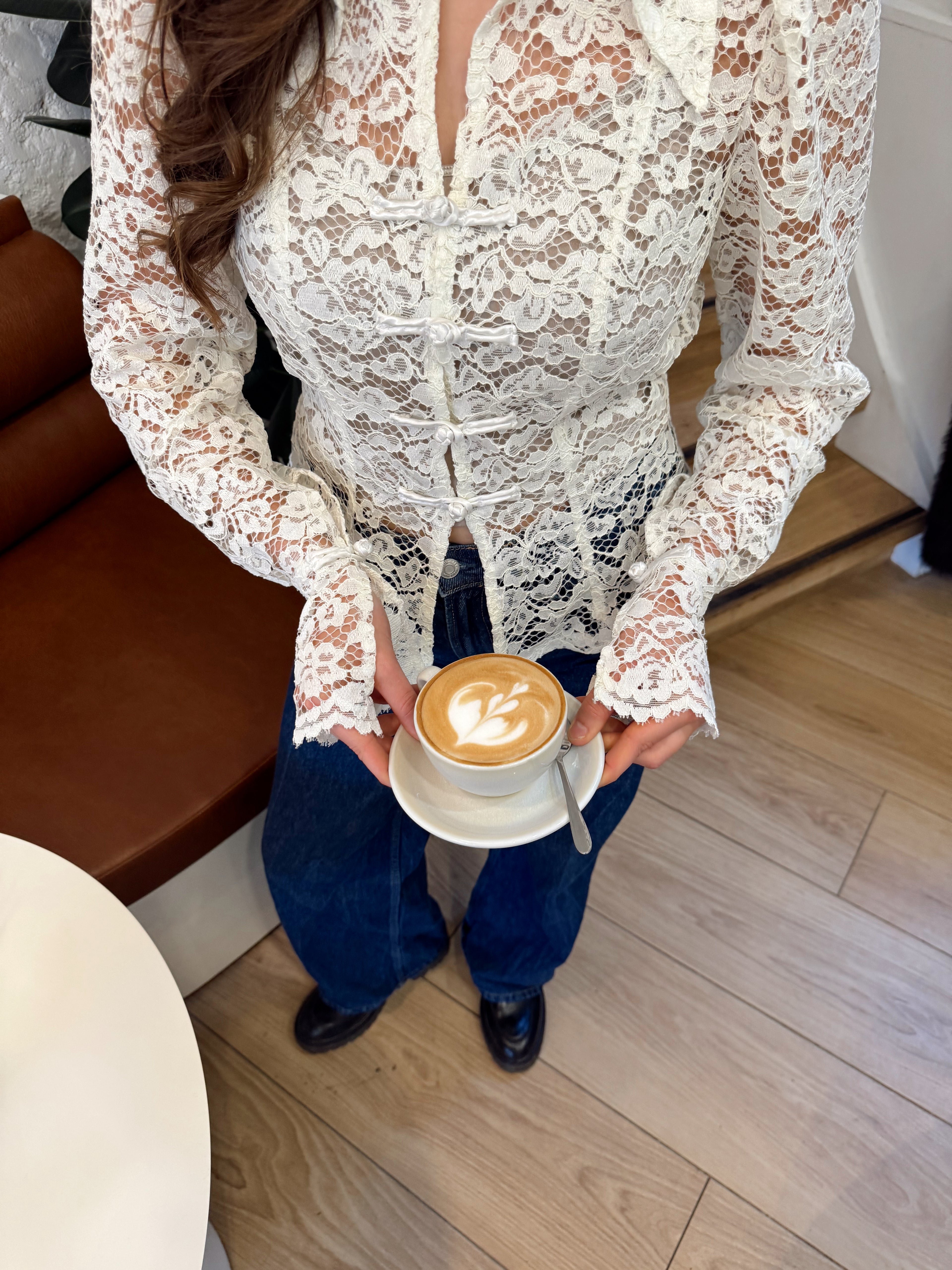 La Chemise en dentelle